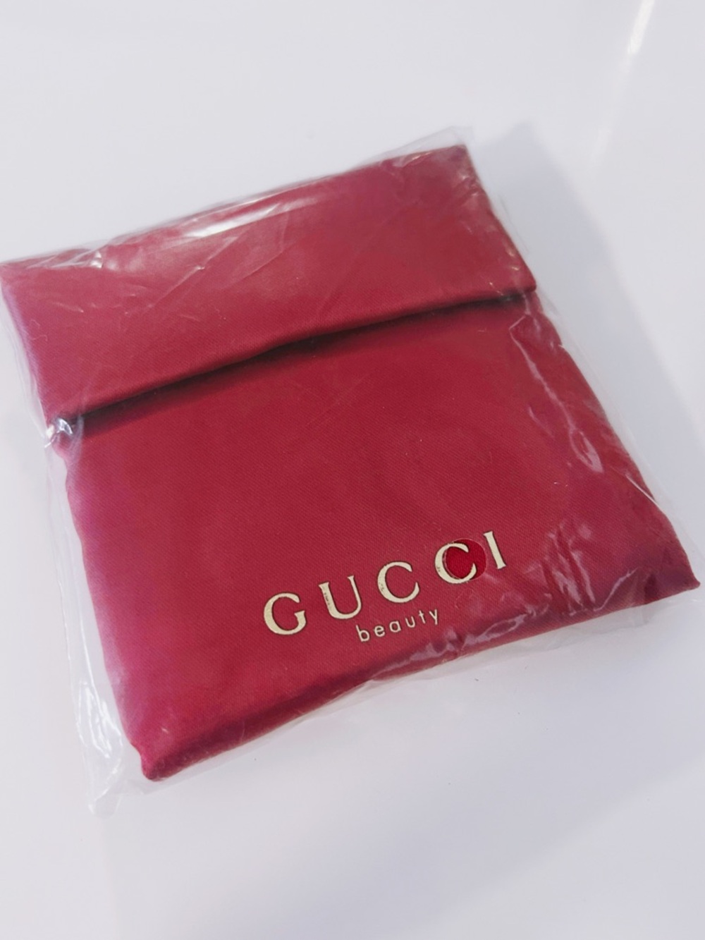 Gucci Beauty Floral Compact with Fuchsia Pouch - Picture 5 of 5
